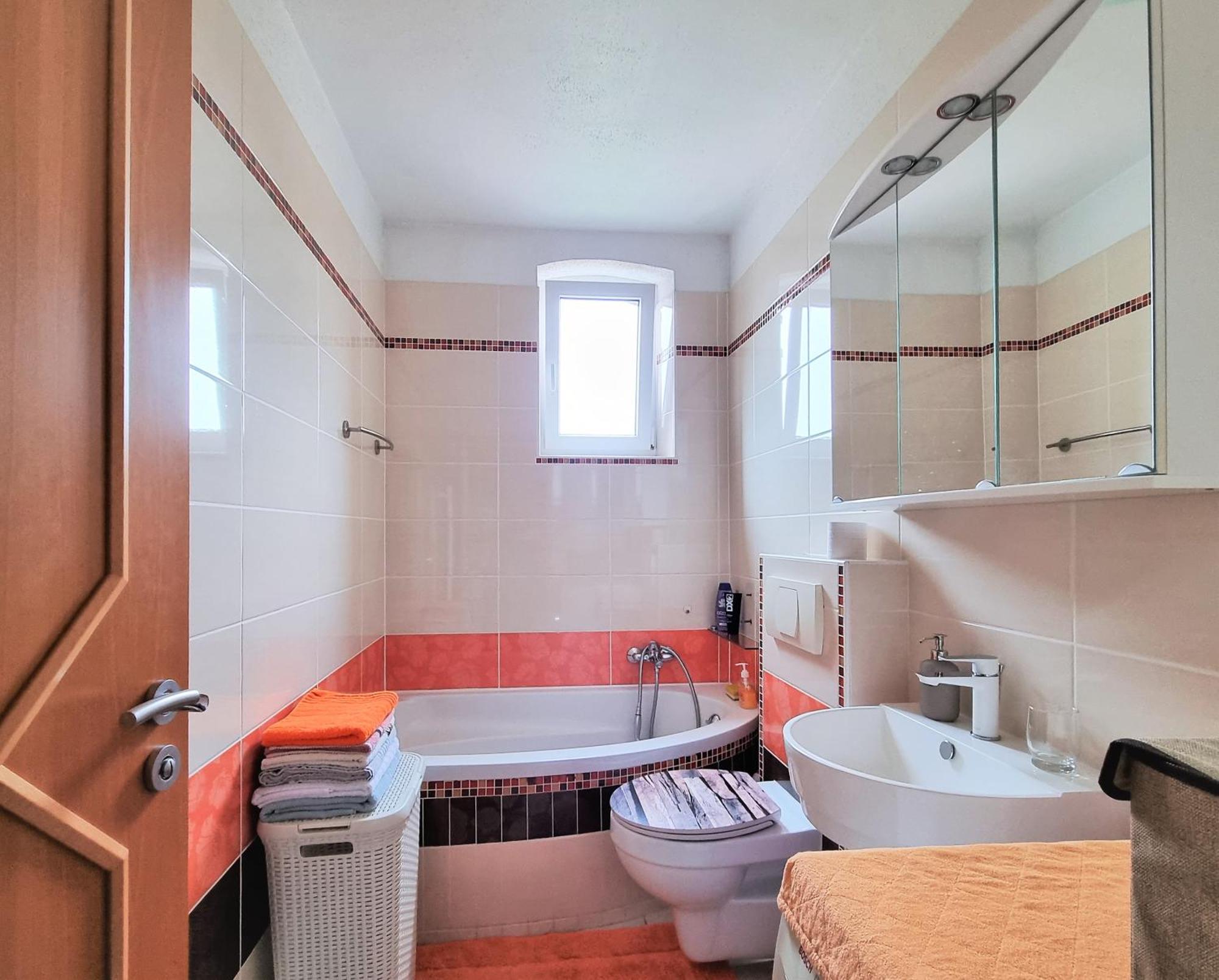 Apartment Bayreuth, Grosse Ferienwohnung Im Haus Mit Kunst, 3 Schlafzimmer, Kueche, Parkplatz Eksteriør bilde
